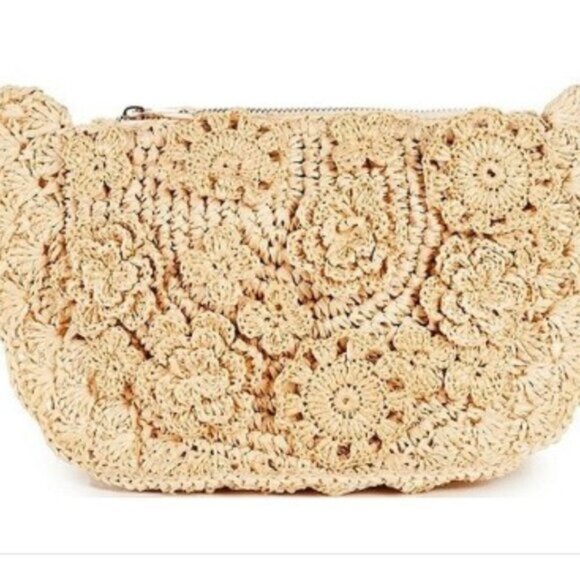 BTB Los Angeles Handbags - BTB Los Angeles Santorini Raffia Floral‎ Clutch NWT